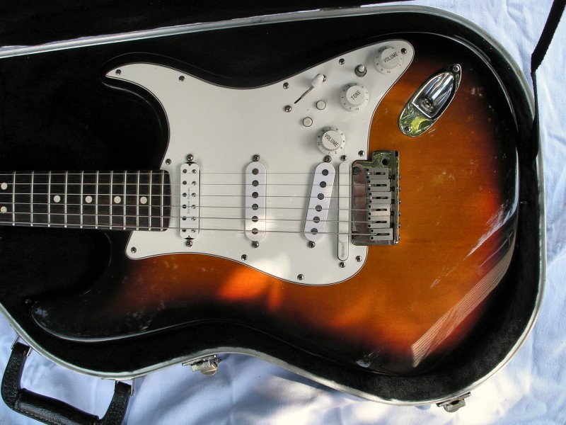 Fender_Guitar_AMERICAN_Standard_Roland_Ready_Strat_Pickups.jpg
