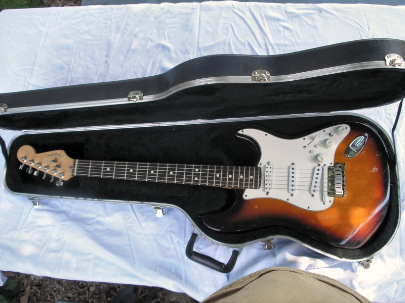Fender_Guitar_AMERICAN_Standard_Roland_Ready_Stratocaster.jpg
